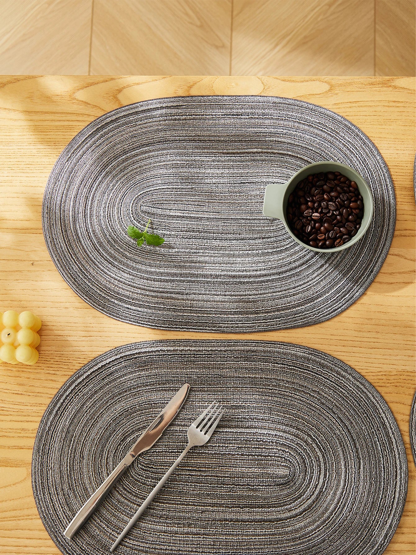 Set of 4 – Heat Resistant Washable Dining Table Mats, Non-Slip Mixed Colour Design