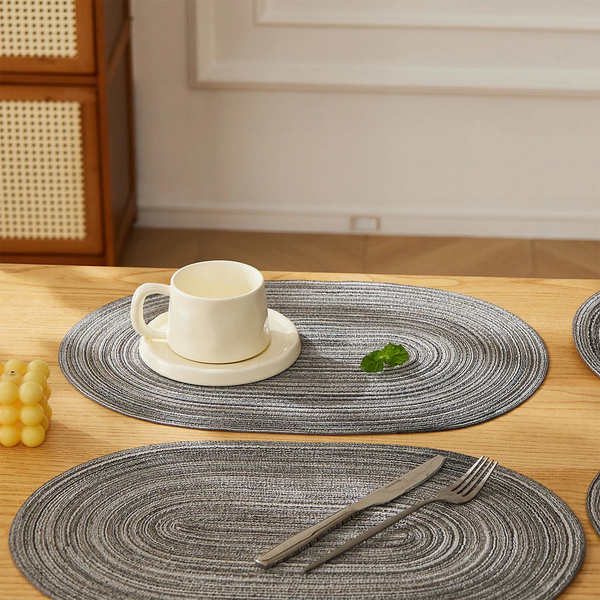 Set of 4 – Heat Resistant Washable Dining Table Mats, Non-Slip Mixed Colour Design