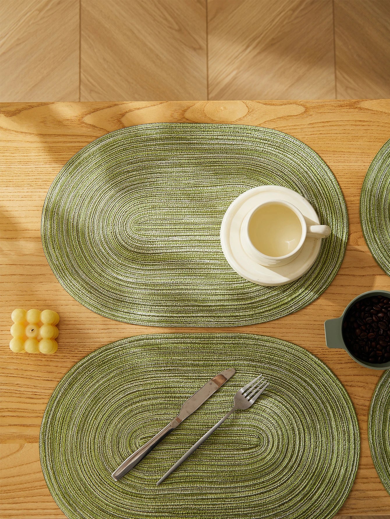 Set of 4 – Heat Resistant Washable Dining Table Mats, Non-Slip Mixed Colour Design