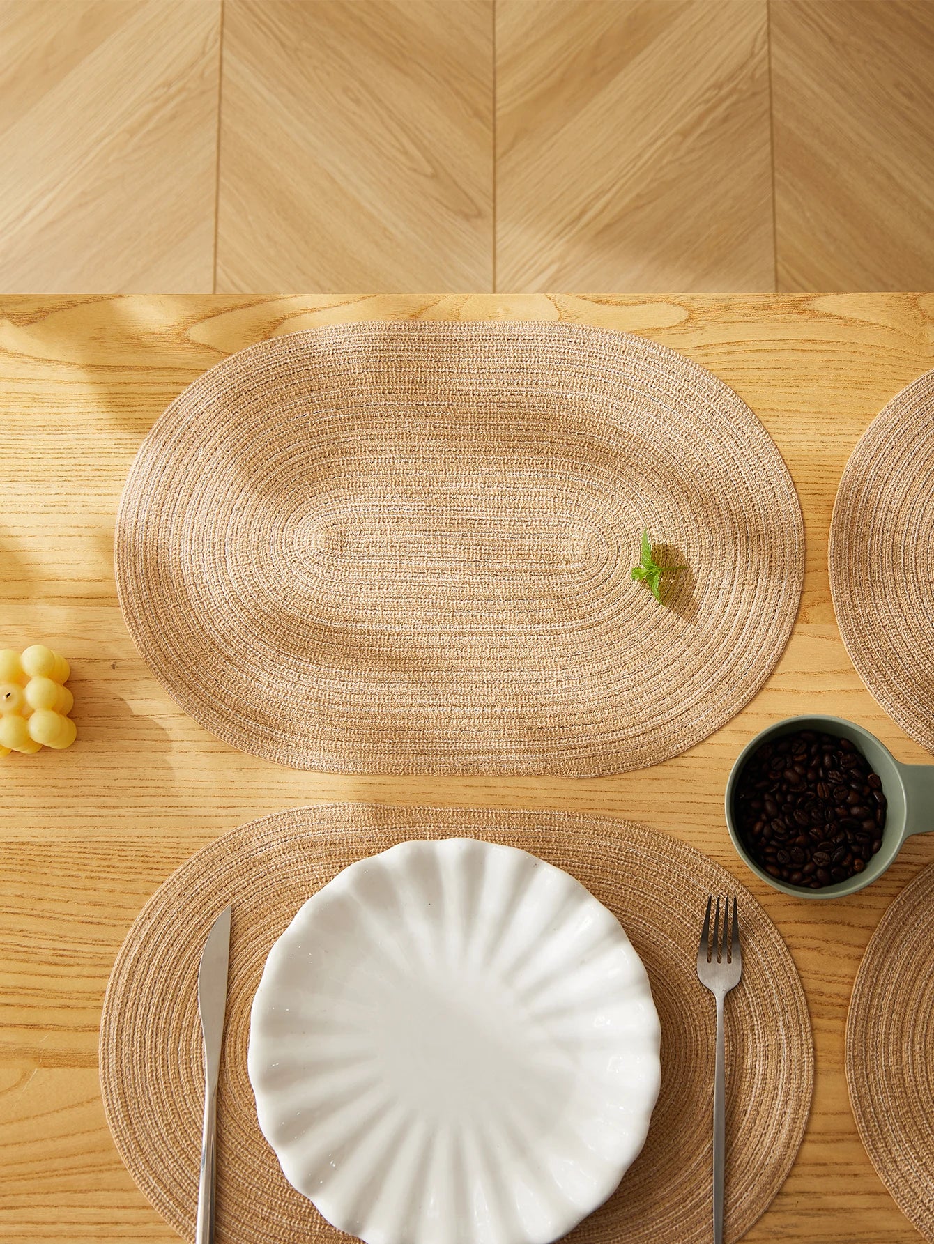 Set of 4 – Heat Resistant Washable Dining Table Mats, Non-Slip Mixed Colour Design