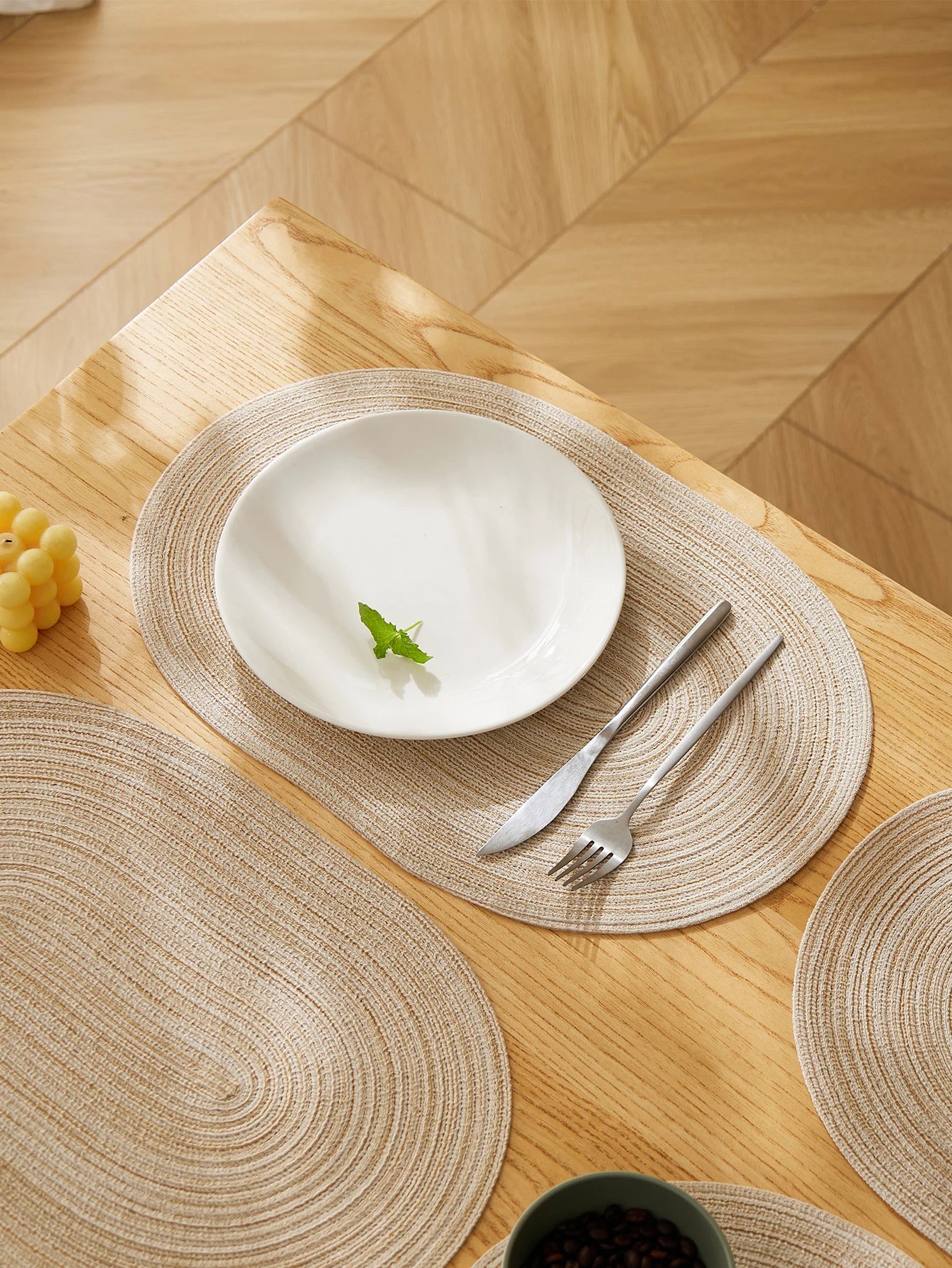 Set of 4 – Heat Resistant Washable Dining Table Mats, Non-Slip Mixed Colour Design