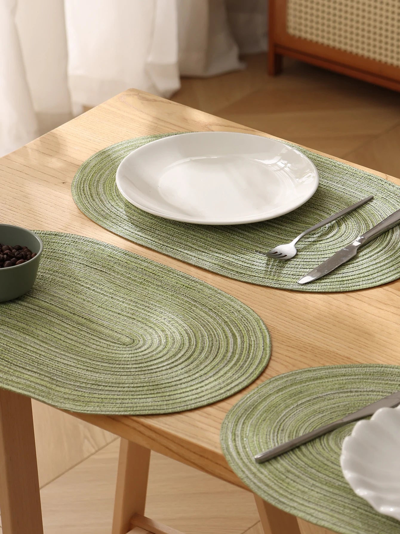 Set of 4 – Heat Resistant Washable Dining Table Mats, Non-Slip Mixed Colour Design