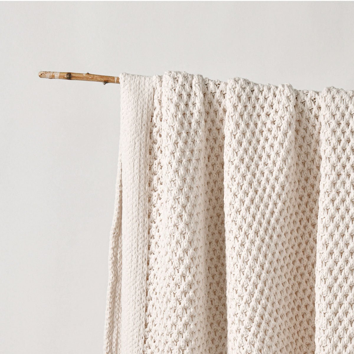 Bianca Sofala Cream Polyester Chenille Throw Rug 130 x 170 cm | Luxury home decor and furniture by Home Decor & Co