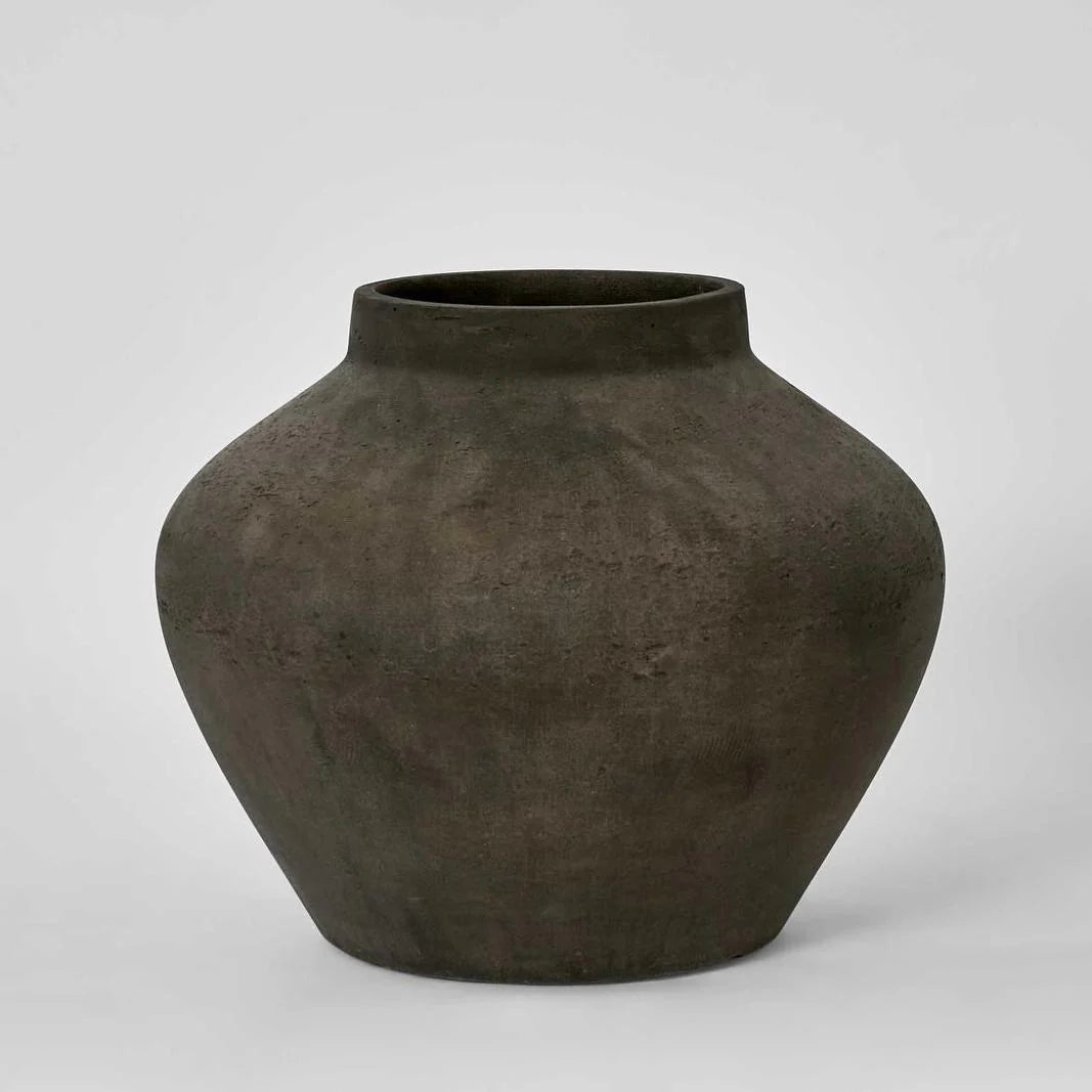 Landis Classic Medium Vase Earth Brown | Luxury home decor and furniture by Home Decor & Co