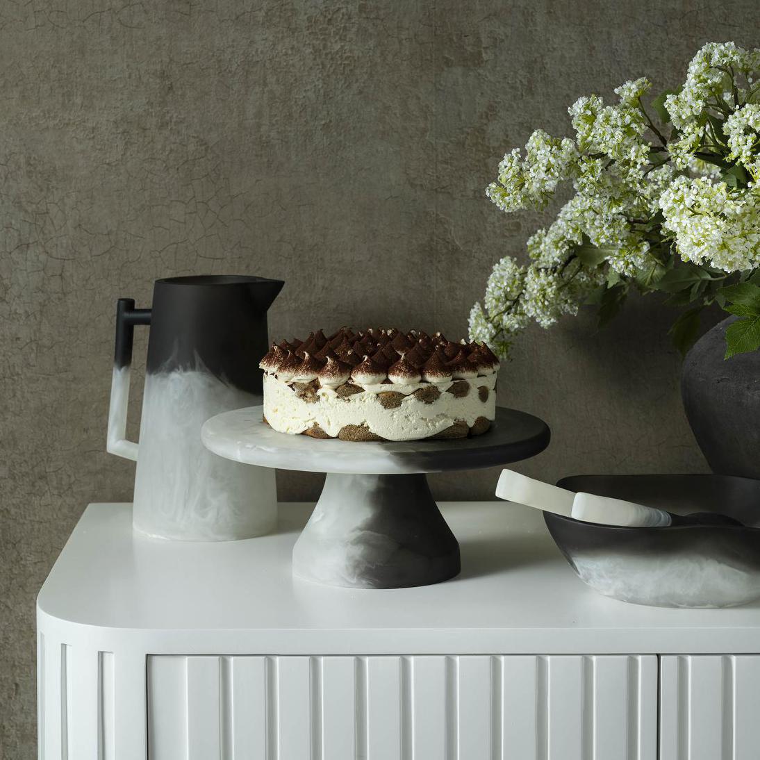 Halo Jug Swirl Resin Black & White