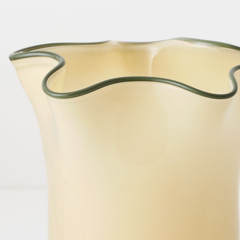 Cassis Vase in cream glass, small