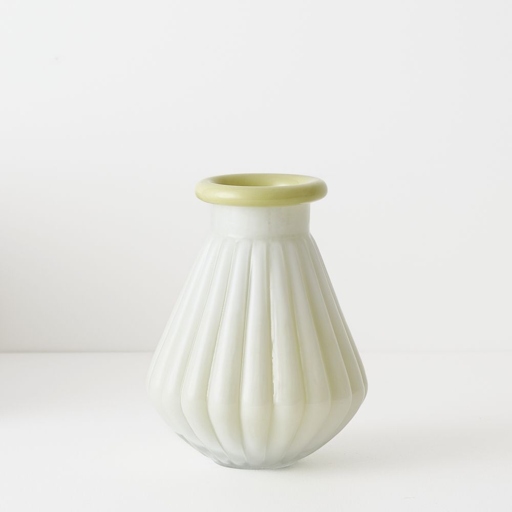 Belle Vase in white glass