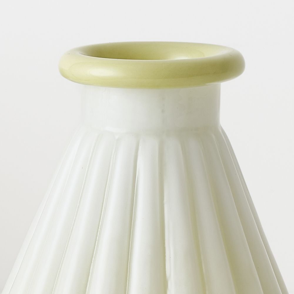Belle Vase in white glass